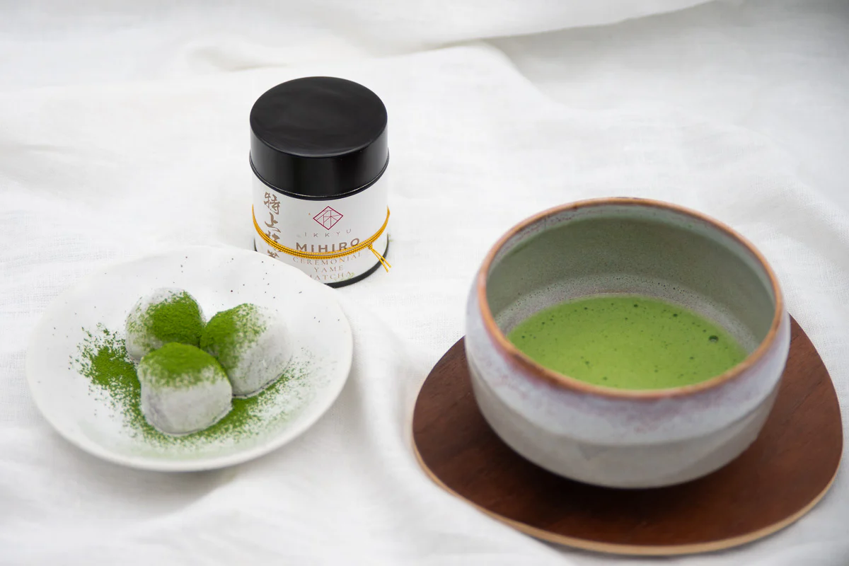 Matcha tea served with Japanese sweets and a matcha powder tin